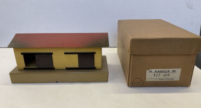 Marklin 428 Freight station with 2 sliding doors in replica box MARKLIN